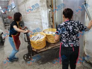 客戶使用《空氣能烘干房》烘干魚，師傅已完成安裝調(diào)試